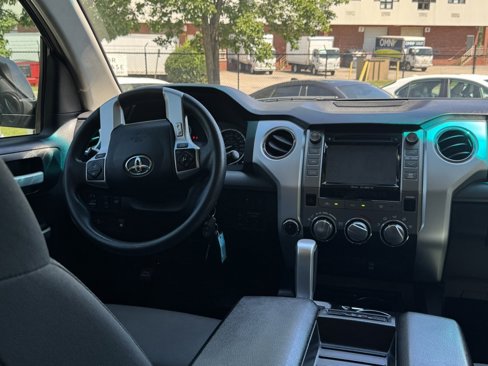 Used 2016 Toyota Tundra SR5 image 10