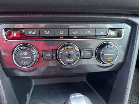 Used 2020 Volkswagen Tiguan SEL image 24