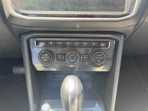 Used 2019 Volkswagen Tiguan SE image 9