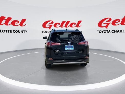 Used 2018 Toyota RAV4 SE image 7