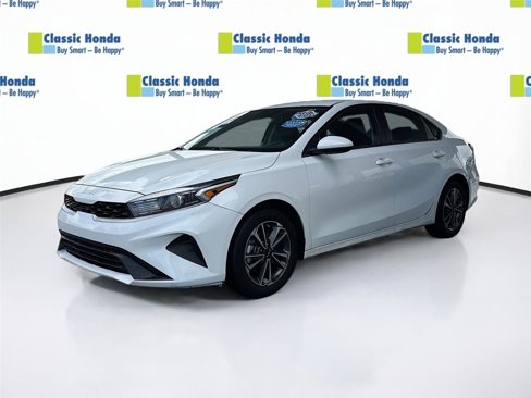 Used 2024 Kia Forte LXS image 3