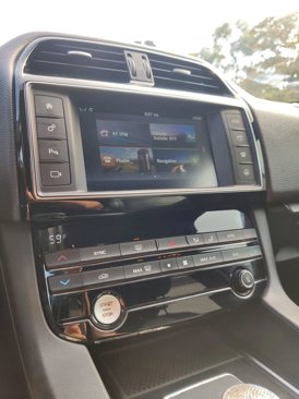 Used 2018 Jaguar F-PACE Prestige image 30