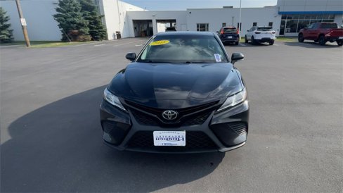 Used 2018 Toyota Camry SE image 3