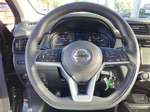 Used 2021 Nissan Rogue Sport S image 17