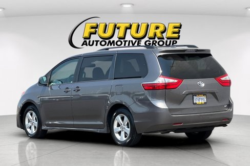Used 2018 Toyota Sienna LE image 6
