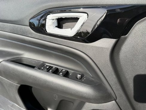 New 2026 Jeep Compass Limited image 12