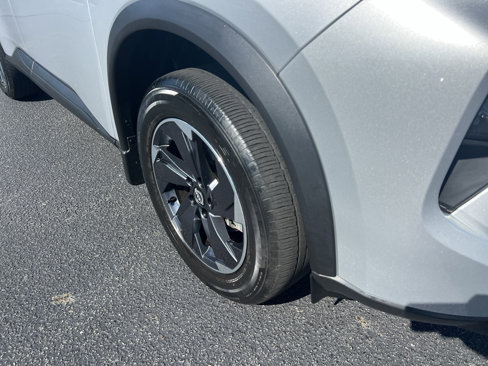 Used 2024 Nissan Rogue SV image 16