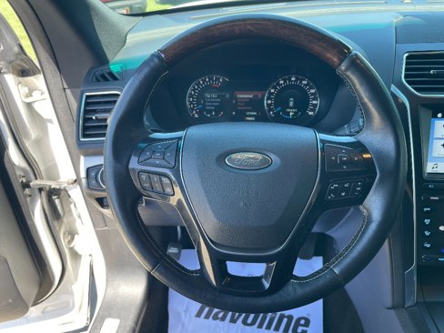Used 2017 Ford Explorer Platinum image 13