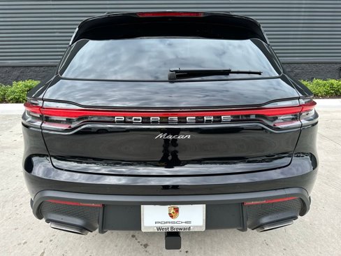 Used 2025 Porsche Macan image 12