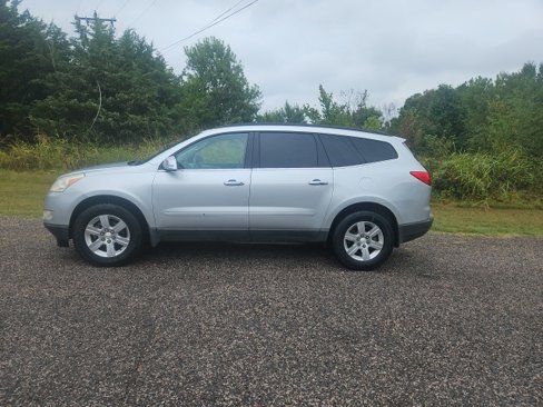 Used 2012 Chevrolet Traverse LT image 2