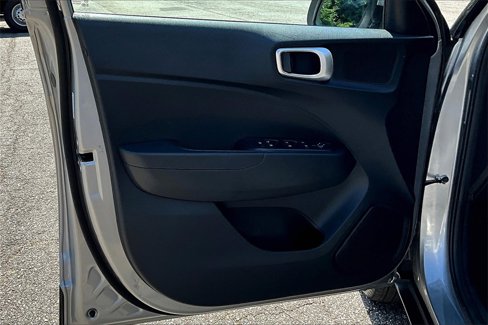 Used 2023 Hyundai Venue SEL w/ Cargo Package image 18