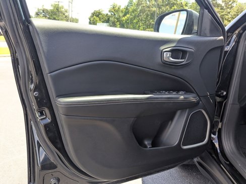 Used 2021 Jeep Compass Latitude image 11