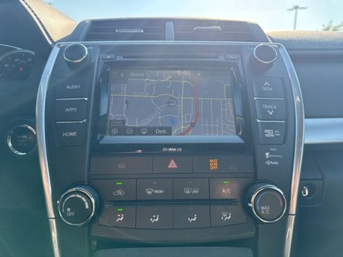 Used 2016 Toyota Camry SE image 9