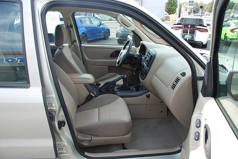 Used 2005 Ford Escape XLS image 18