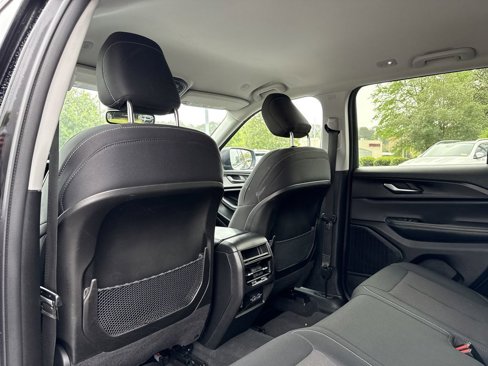 Used 2023 Jeep Grand Cherokee Laredo w/ Luxury Tech Group I image 13