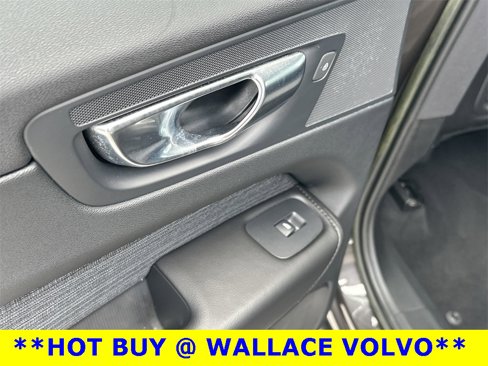 Used 2023 Volvo XC60 B5 Core image 12