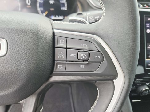 Used 2024 Jeep Grand Cherokee Altitude image 23