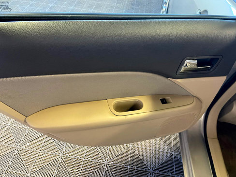 Used 2010 Ford Fusion SE image 21