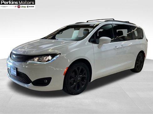 Used 2020 Chrysler Pacifica Touring w/ S Appearance Package image 3