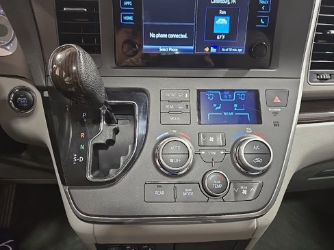 Used 2015 Toyota Sienna XLE image 13
