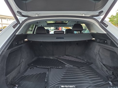 Used 2021 Audi e-tron Premium w/ Convenience Plus Package image 78