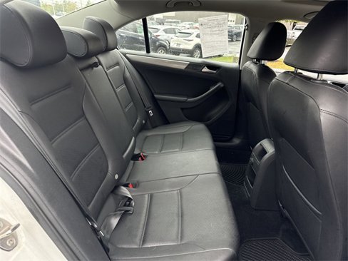 Used 2017 Volkswagen Jetta SE image 14