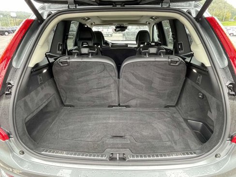 Used 2018 Volvo XC90 T6 Momentum w/ Convenience Package image 9
