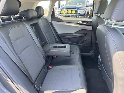 Used 2023 Volkswagen Taos SE w/ Panoramic Sunroof Package image 35