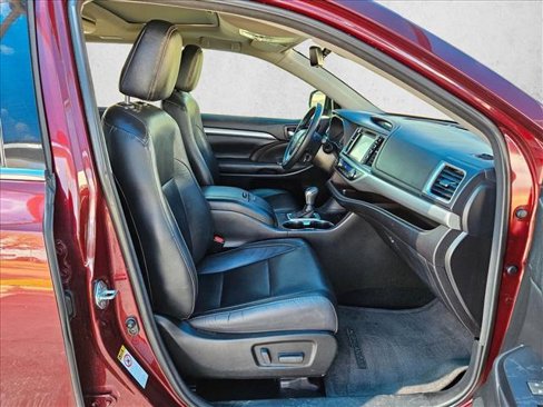 Used 2018 Toyota Highlander XLE image 24