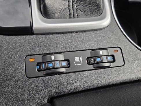 Used 2019 Toyota Highlander Limited Platinum image 16