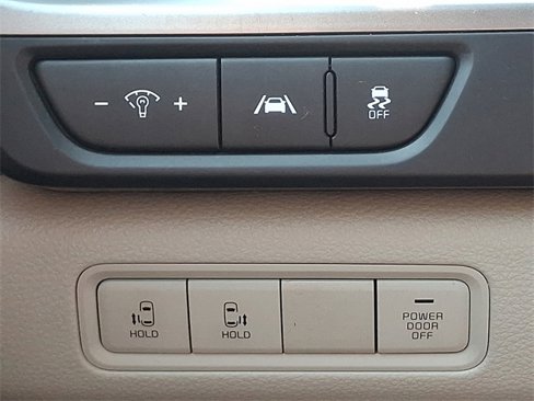 Used 2023 Kia Carnival LX image 25