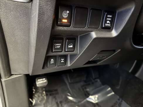 Used 2022 Nissan Frontier PRO-4X w/ Pro-4X Premium Package image 16