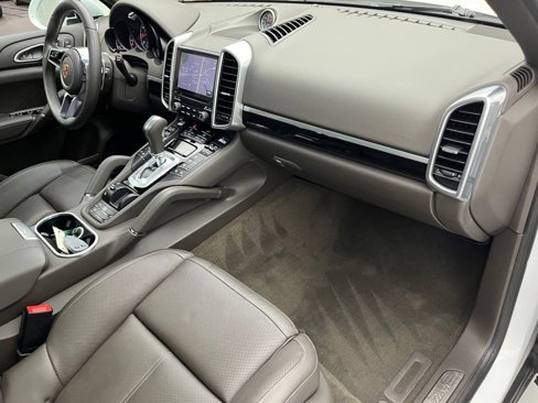 Used 2017 Porsche Cayenne Platinum Edition image 36