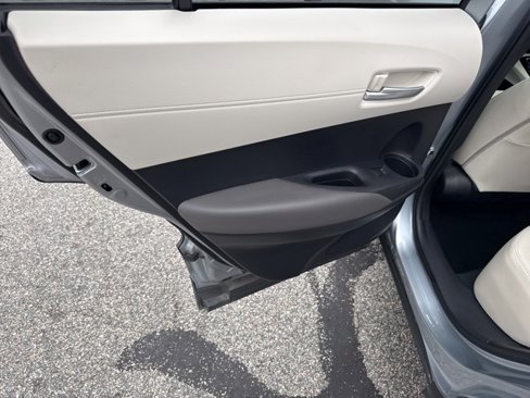 Used 2022 Toyota Corolla Cross XLE image 11
