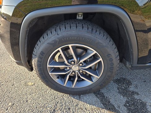 Used 2018 Jeep Grand Cherokee Limited image 31