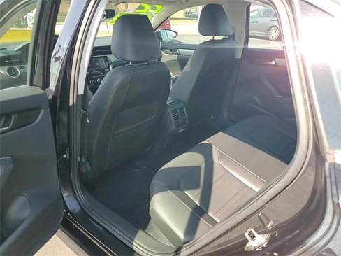 Used 2022 Volkswagen Passat 2.0T SE image 27
