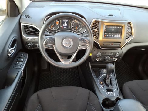 Certified 2019 Jeep Cherokee Latitude w/ Cold Weather Group image 7