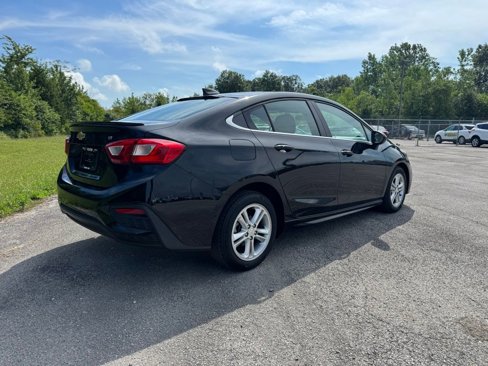 Used 2018 Chevrolet Cruze LT w/ Convenience Package image 4