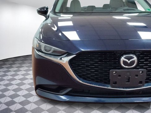 Used 2020 MAZDA MAZDA3 Sedan w/ Premium Package image 18