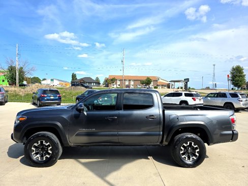 Used 2023 Toyota Tacoma TRD Off-Road image 2
