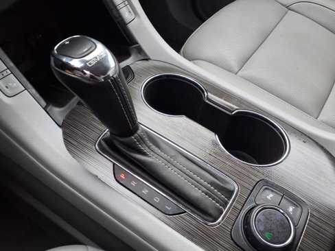 Used 2019 GMC Acadia SLT image 13