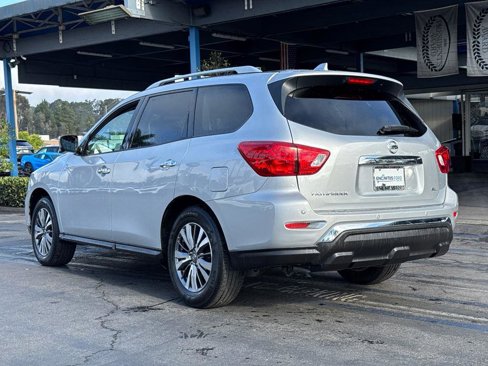 Used 2019 Nissan Pathfinder SL image 11