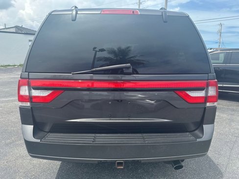 Used 2017 Lincoln Navigator Select image 5
