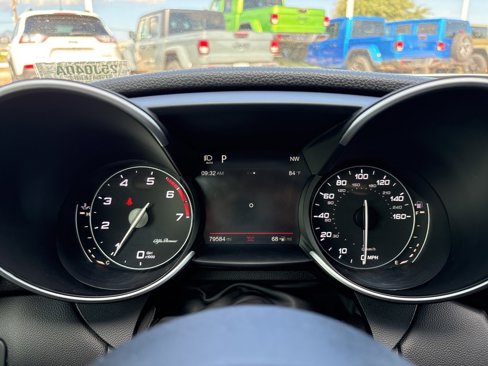 Used 2018 Alfa Romeo Giulia image 30