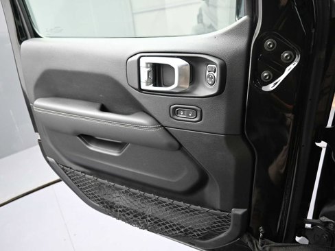 Used 2021 Jeep Wrangler Sahara w/ Cold Weather Group image 11