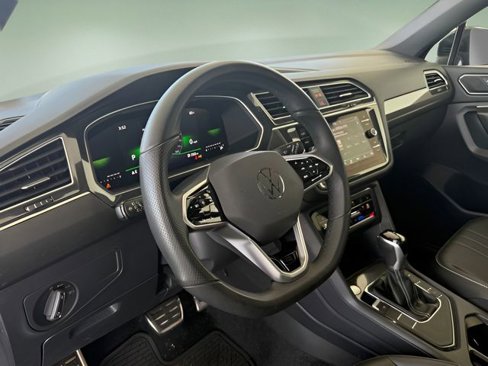 Used 2024 Volkswagen Tiguan SE R-Line image 22
