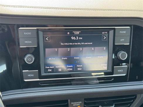Certified 2024 Volkswagen Jetta Sport image 20