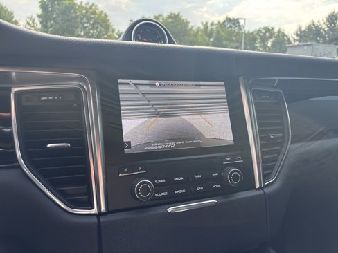 Certified 2018 Porsche Macan image 19