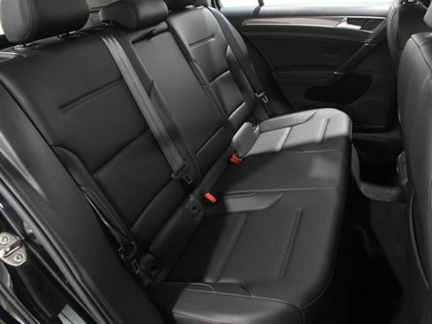 Used 2017 Volkswagen Golf Alltrack S image 16