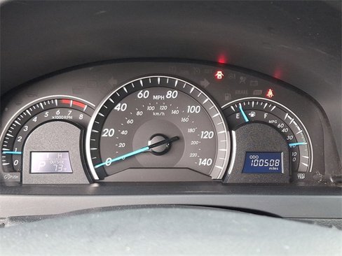 Used 2012 Toyota Camry image 18